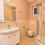 Seaside Family Friendly House With A Swimming Pool - 24816 בית נופש *