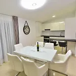 בית נופש Seaside Family Friendly House With A Swimming Pool - 24816 ויר