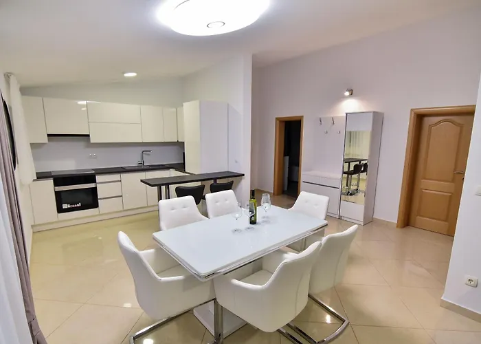 بيت للعطل Seaside Family Friendly House With A Swimming Pool - 24816 *