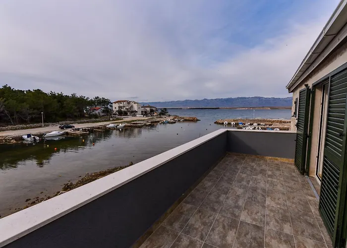 بيت للعطل Seaside Family Friendly House With A Swimming Pool - 24816 *