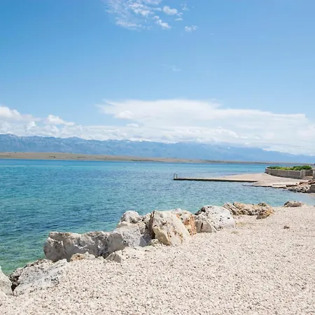 Дом отдыха Seaside Family Friendly House With A Swimming Pool - 24816 *
