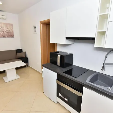 Дом отдыха Seaside Family Friendly House With A Swimming Pool - 24816 Вир