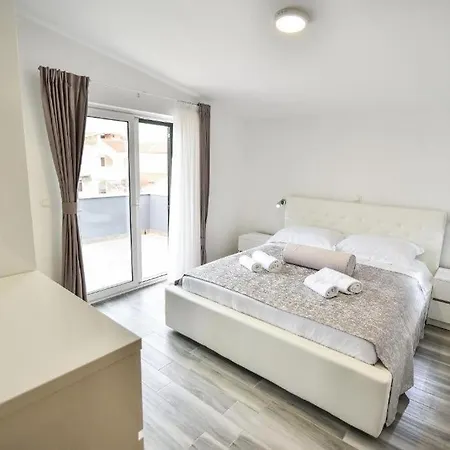Seaside Family Friendly House With A Swimming Pool - 24816 Дом отдыха Вир