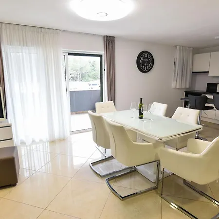 Seaside Family Friendly House With A Swimming Pool - 24816 Дом отдыха *