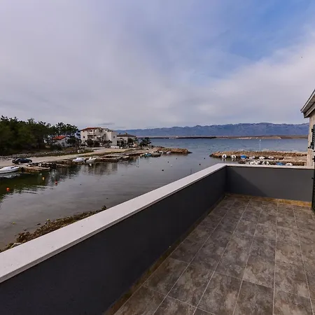 Дом отдыха Seaside Family Friendly House With A Swimming Pool - 24816 *