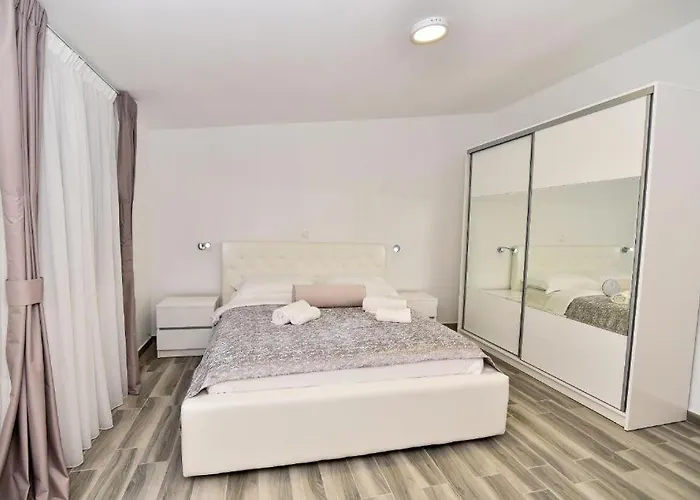 Σπίτι διακοπών Seaside Family Friendly House With A Swimming Pool - 24816 Vir